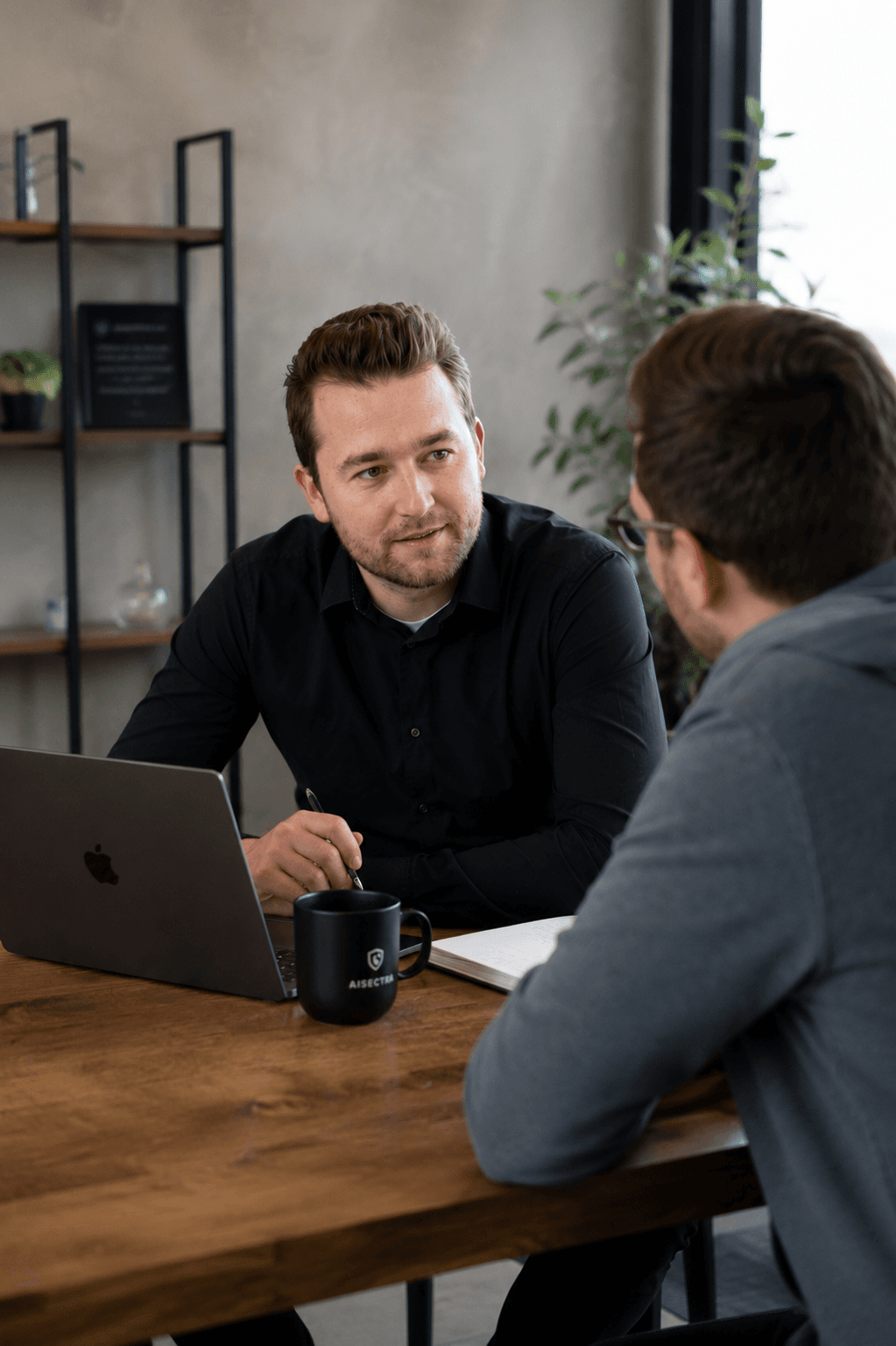 René Eden, Gründer von AISectra · euer persönlicher Ansprechpartner